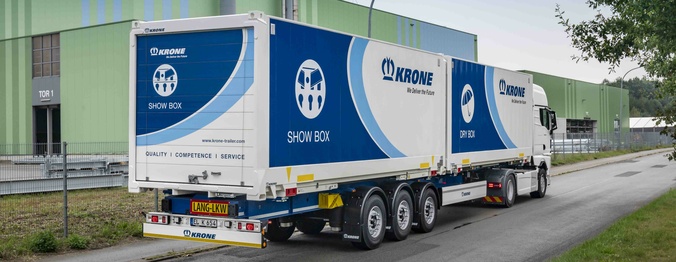 [Translate to EN:] Lang-Lkw Typ 1 auf der Überholspur