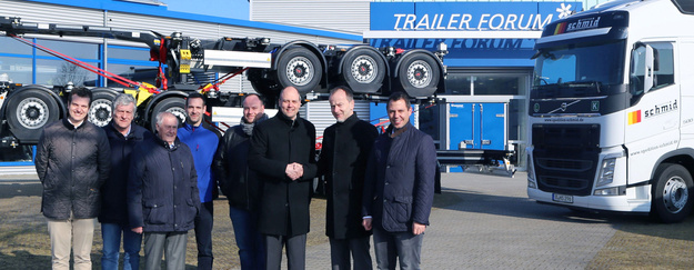 Krone übergibt im Jubiläumsjahr 33 Container-Chassis