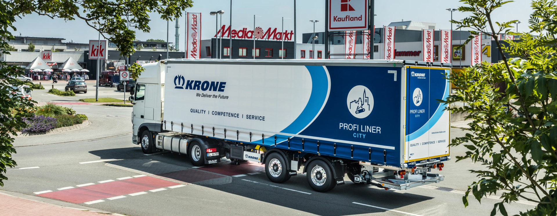 Krone mit Fahrzeug-Vielfalt auf der Solutrans