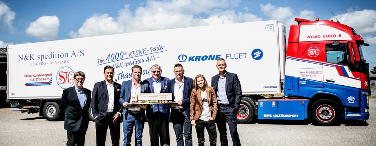 [Translate to EN:] KRONE Fleet übergibt Cool Liner Nr. 1000 an N&K Spedition