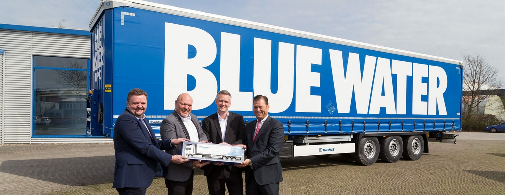 500. KRONE Trailer an Blue Water Group