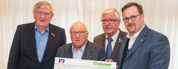 10.000 Euro für die Uwe Seeler Stiftung